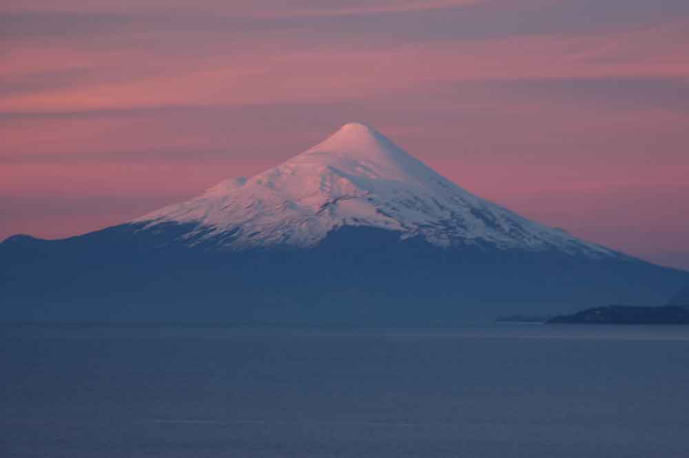 64 - Chile - parque nacional Vicente Perez Rosales, volcan Osorno, atardecer